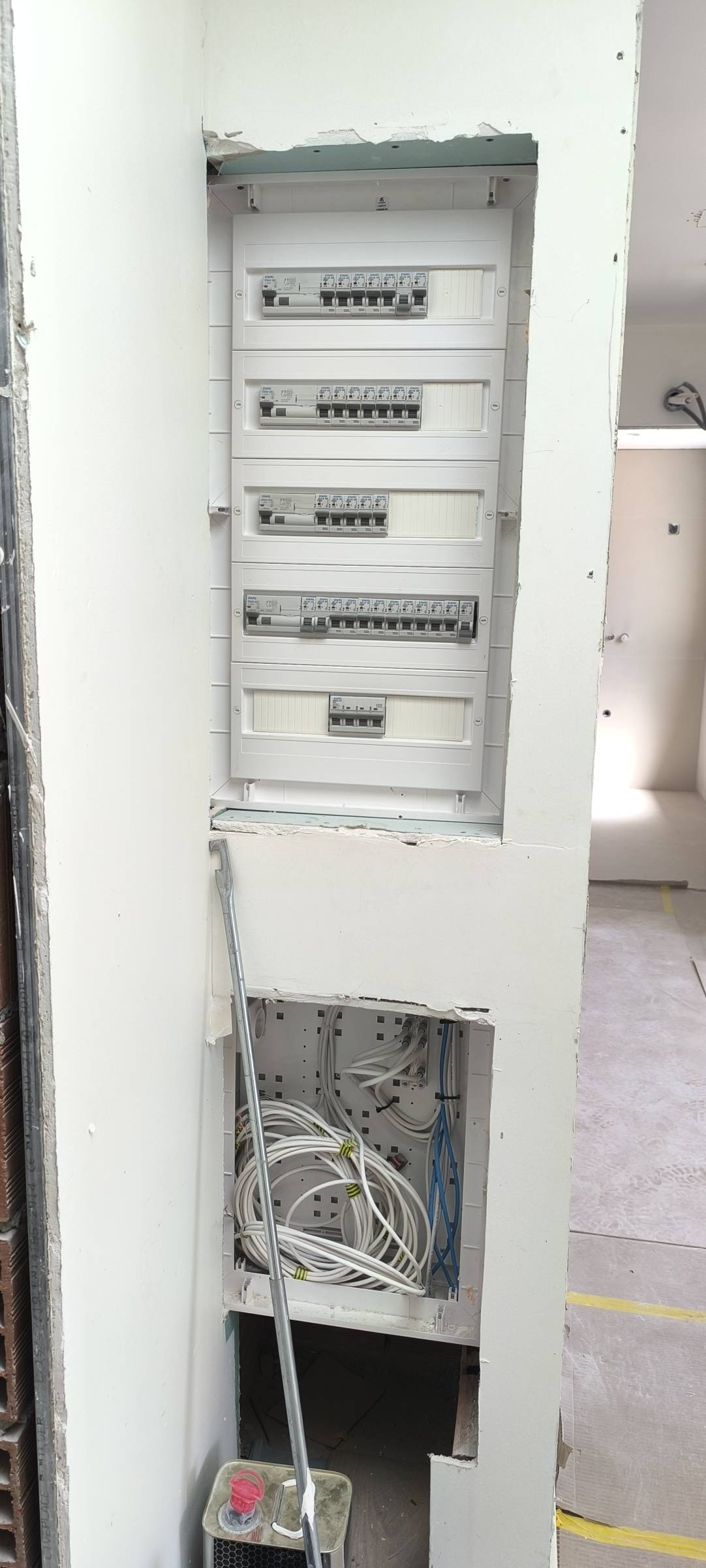 Tecnofrequencia - Sintra - Verdrahtung / Verkabelung