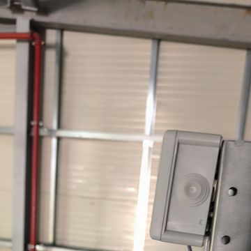 Tecnofrequencia - Sintra - Installation und Montage von Lampen
