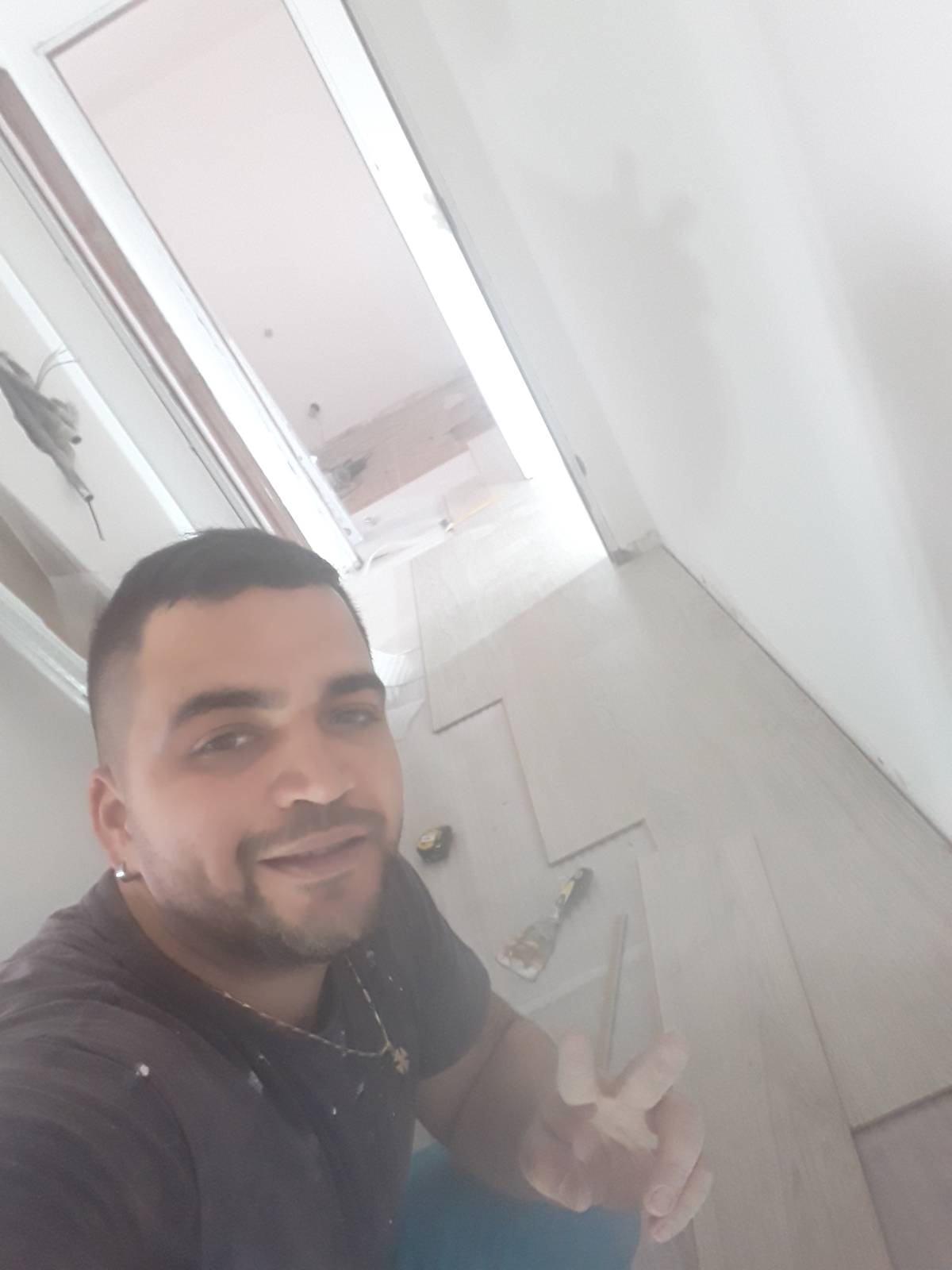Gleydson Carlos Costa - Porto - Stone or Tile Flooring Installation