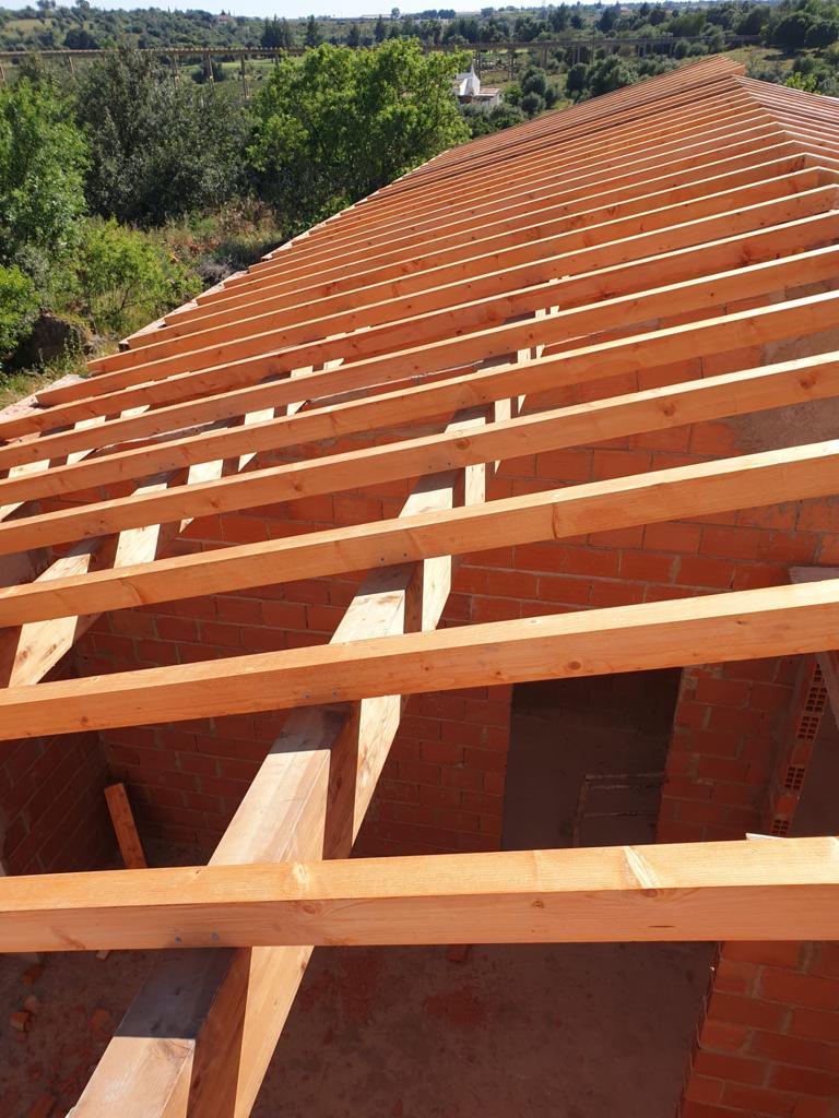 Pedro Carvalho - Sintra - Siding Installation, Repair, or Removal