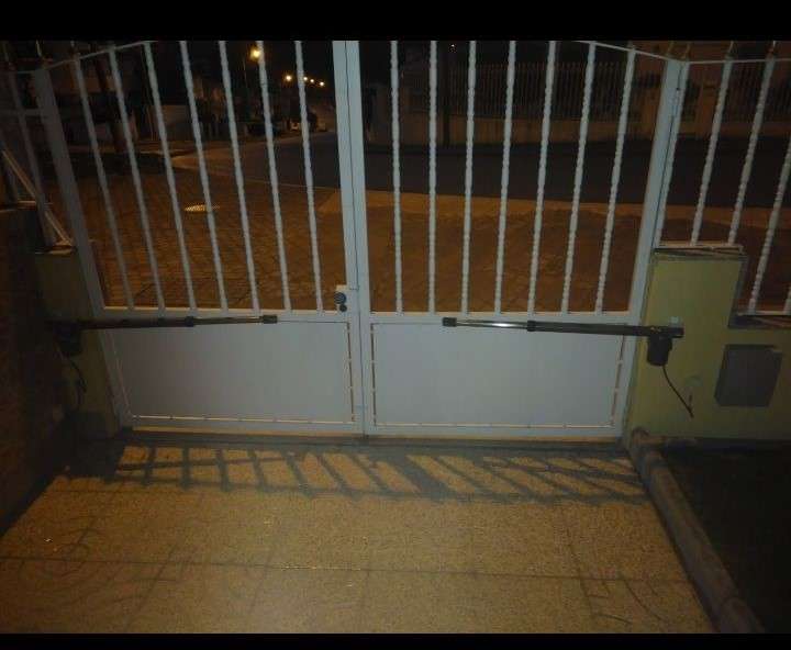 Paulo Pinho - Vila Nova de Gaia - Pet Door Installation
