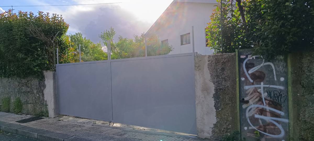 Roof solution - Maia - Reparatur des Garagentors