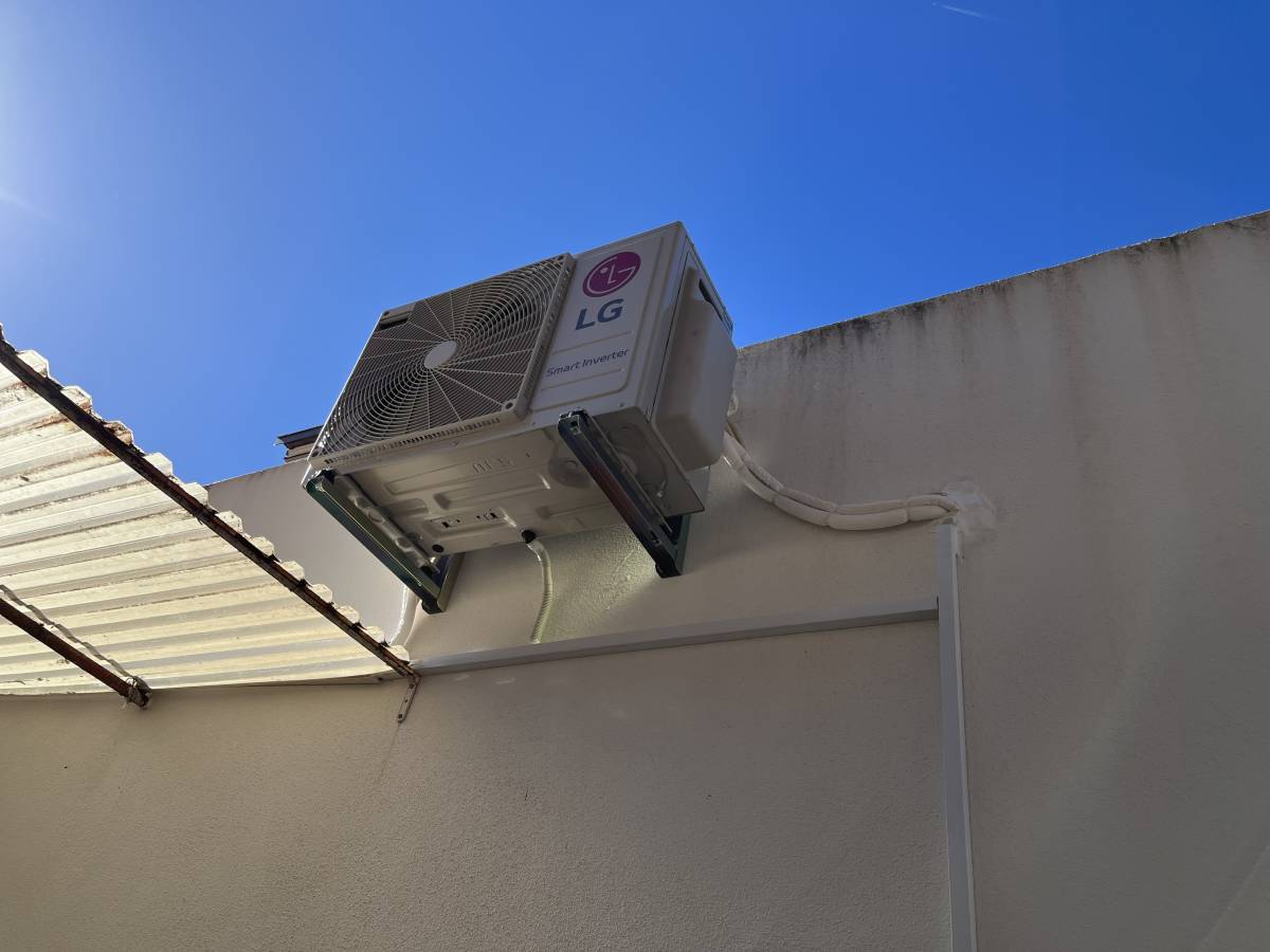 Rc. Climaeletrica - Maia - Installation ou remplacement d’un extracteur d’air de salle de bains