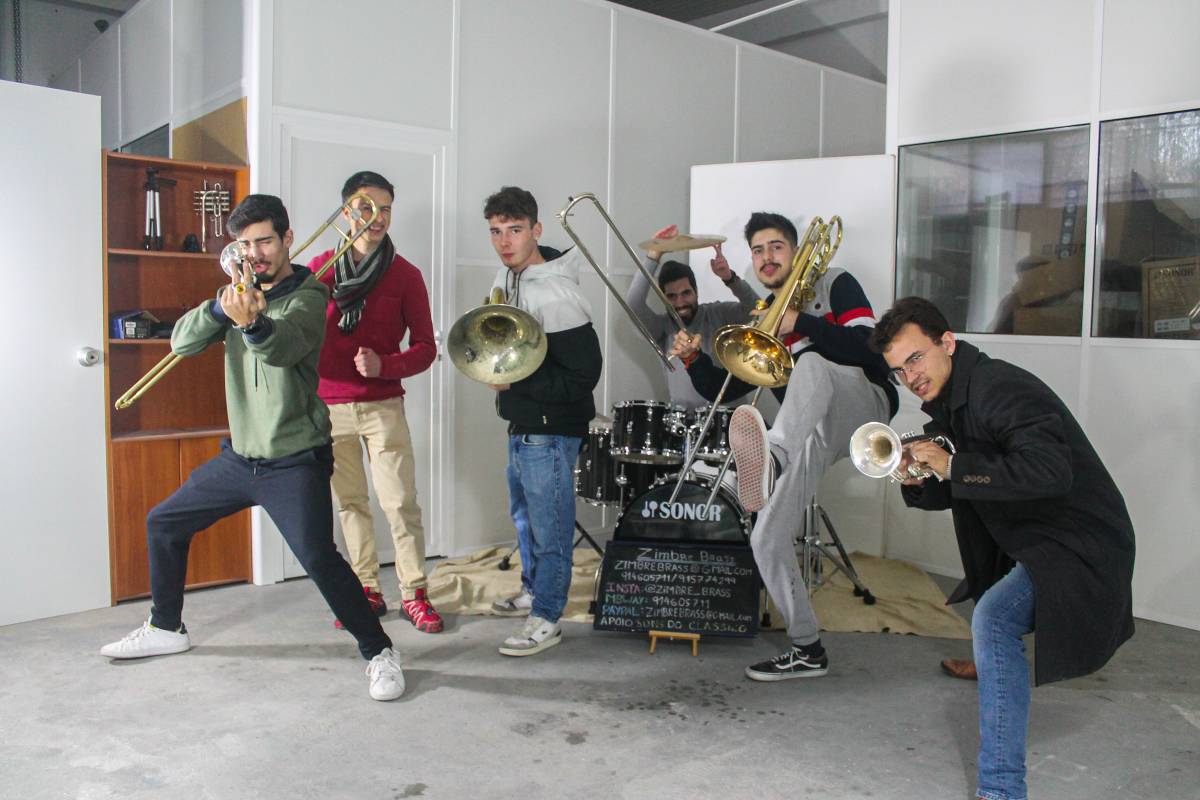 Zimbre Brass - Vila Nova de Famalicão - Entretenimento com Banda Rock