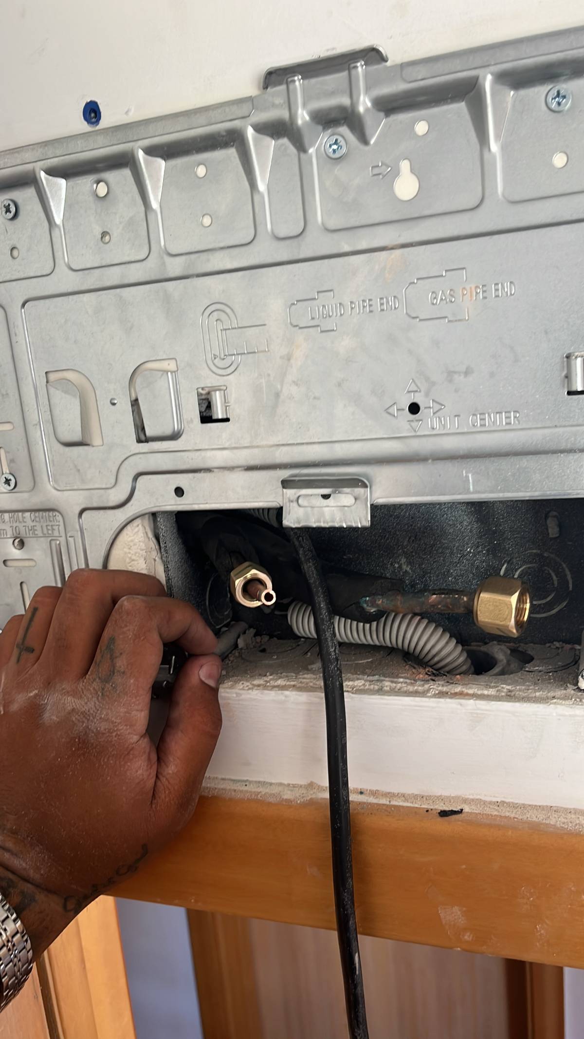 Rc. Climaeletrica - Maia - Installation ou remplacement d’un extracteur d’air de salle de bains