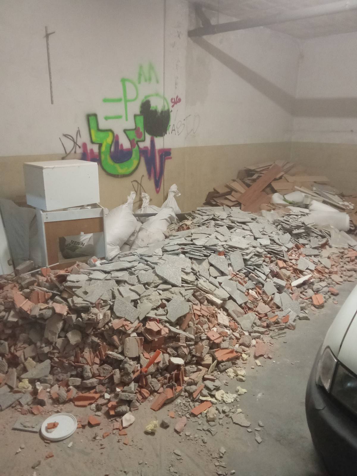 Unipessoal para todos - Maia - Enlèvement de déchets et de gravats