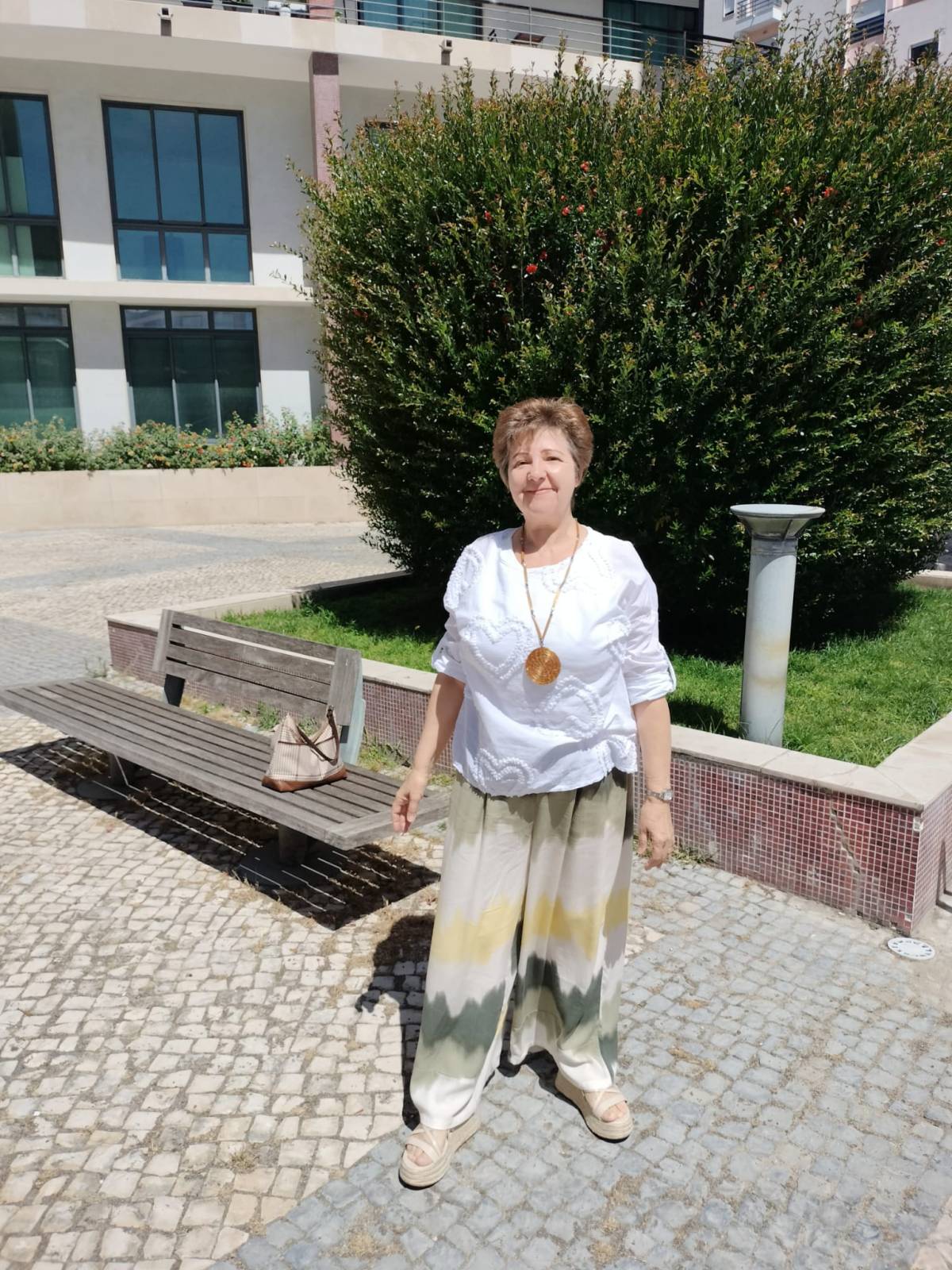 Lidia Oliveira Meireles - Lisboa - Picture Hanging and Art Installation