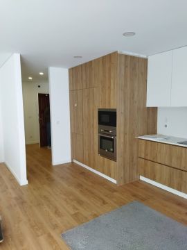 Tiago - Braga - Vinyl or Linoleum Installation