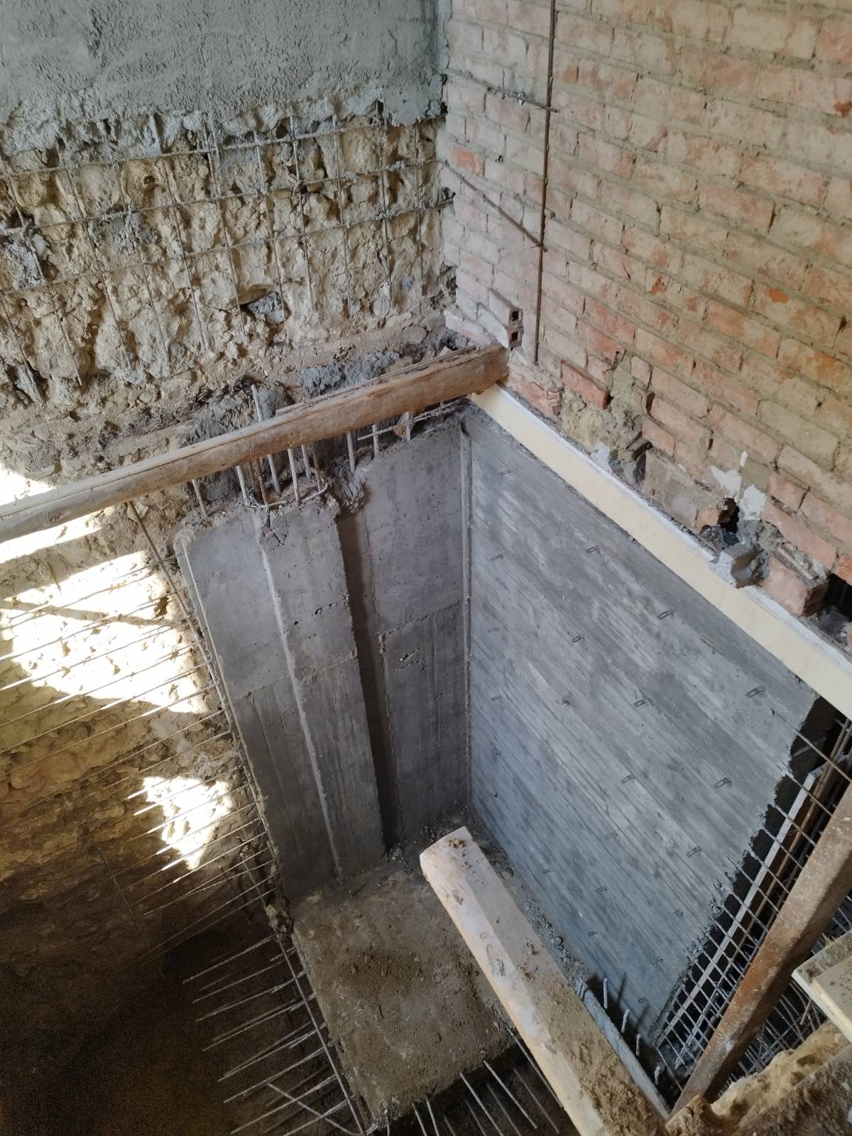 Zanelato Construções e Remodelações unipessoal Lda - Loures - Grades e Vedações