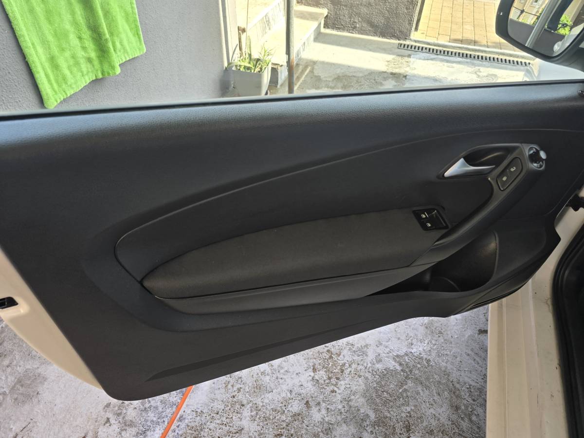 Estofoauto garage - Vila Real de Santo António - Instalação de Lâmpada