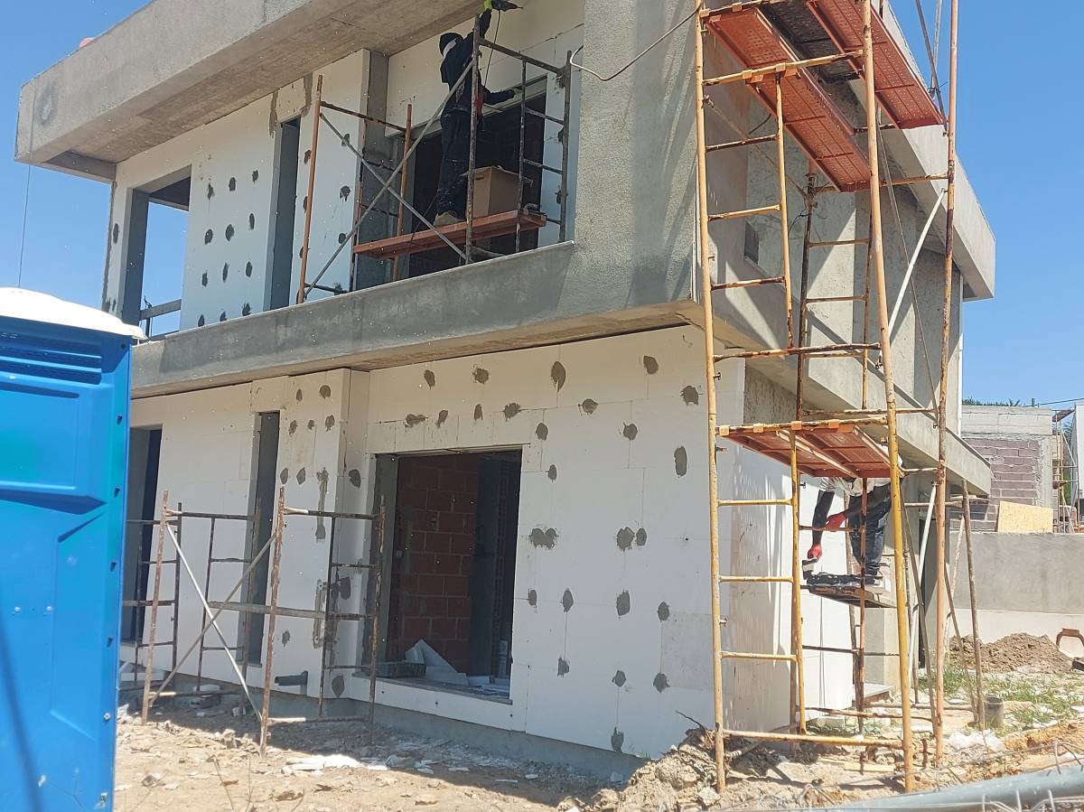 Criacoes eternas unipessoal lda - Almada - Installation ou remplacement d'une pompe à eau