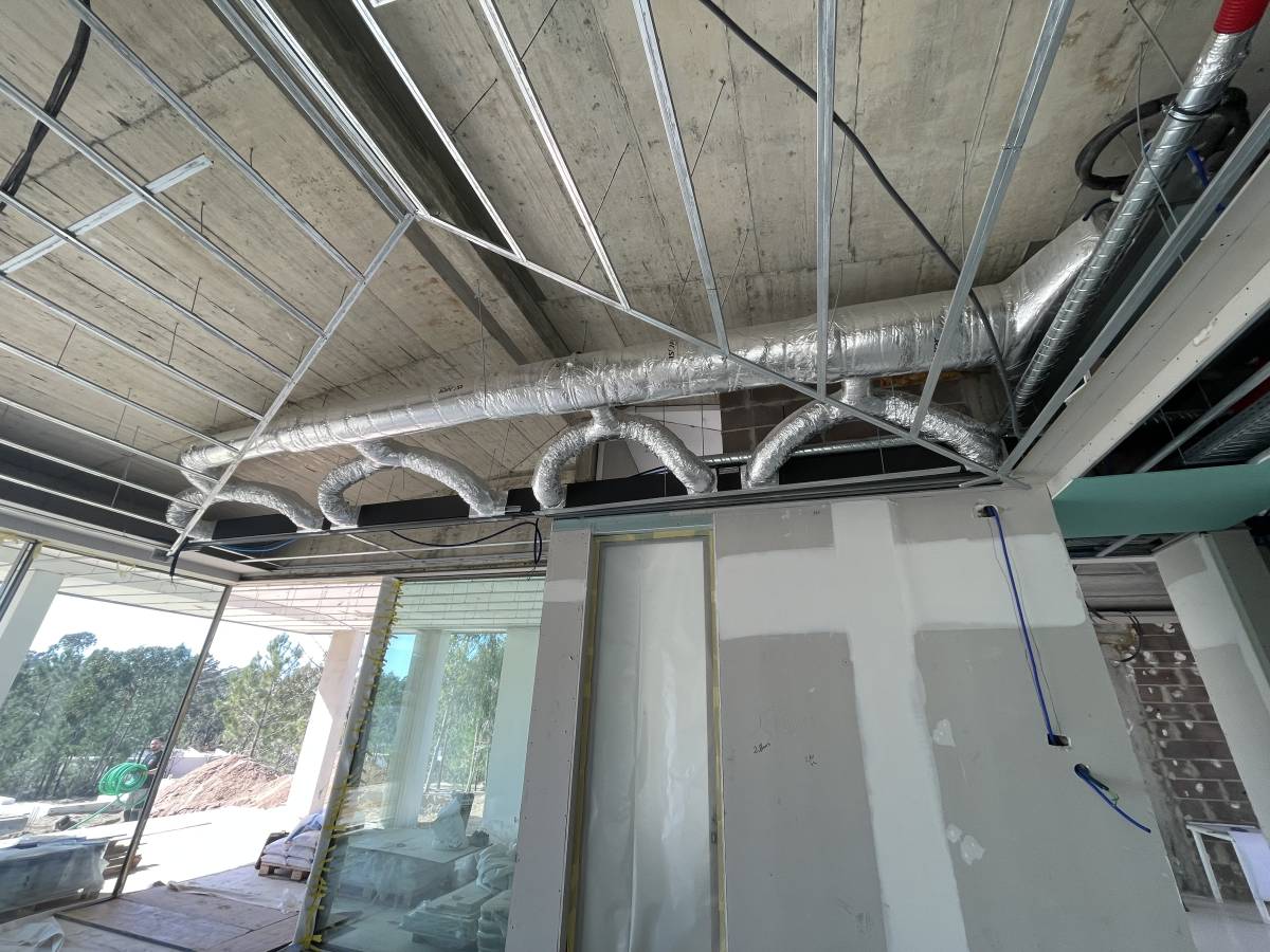 Amina construção civil - Leiria - Holzverkleidung