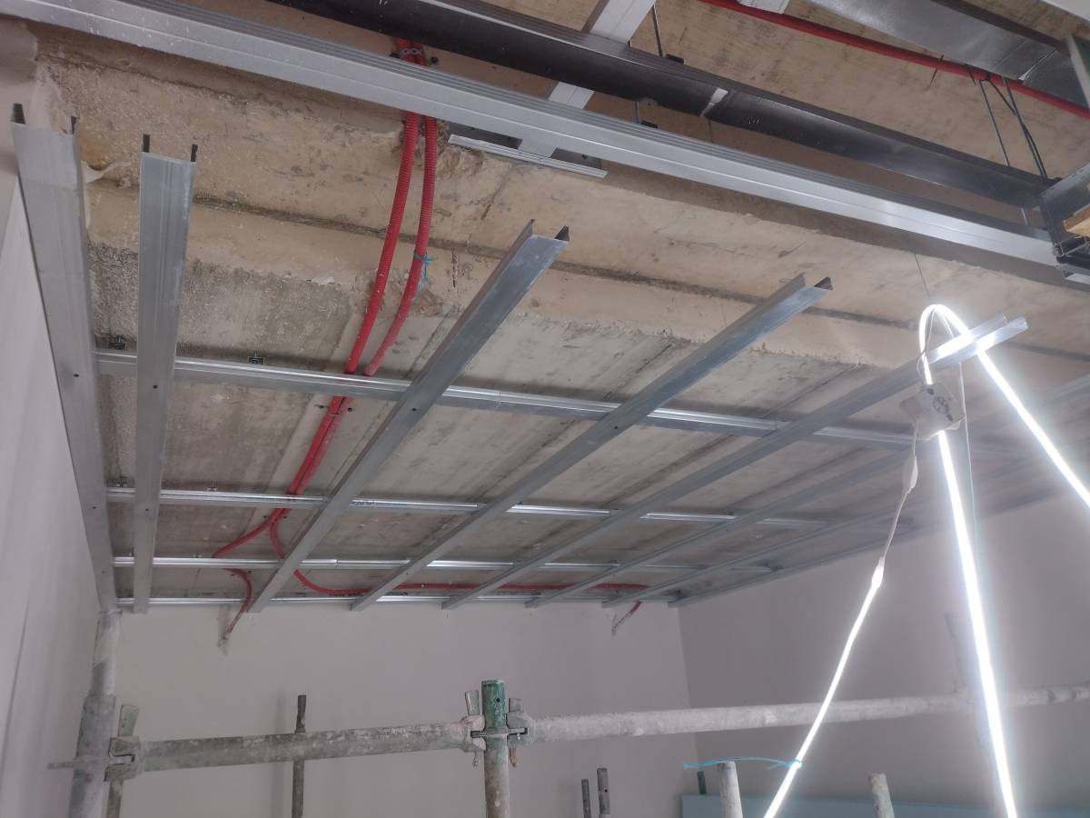 Márcio - Almada - Instalación de pladur y cortinajes