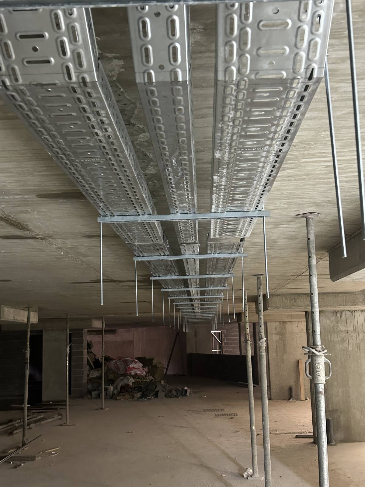 Lucas - Loures - Instalación de lámparas