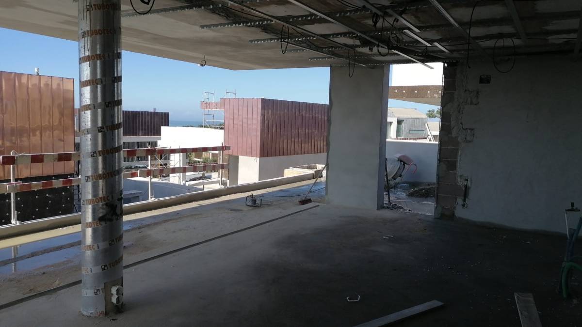 Zanelato Construções e Remodelações unipessoal Lda - Loures - Reparação de Porta de Madeira