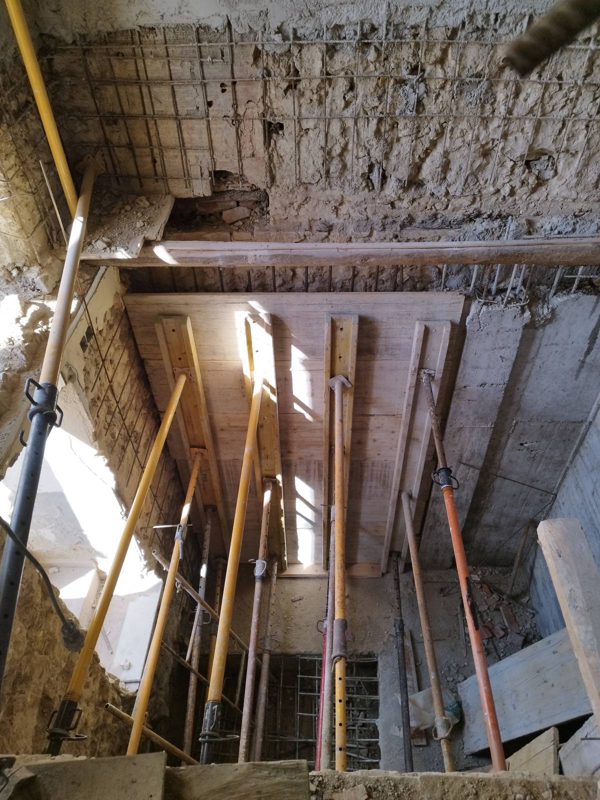 Zanelato Construções e Remodelações unipessoal Lda - Loures - Colocação de Rodapés