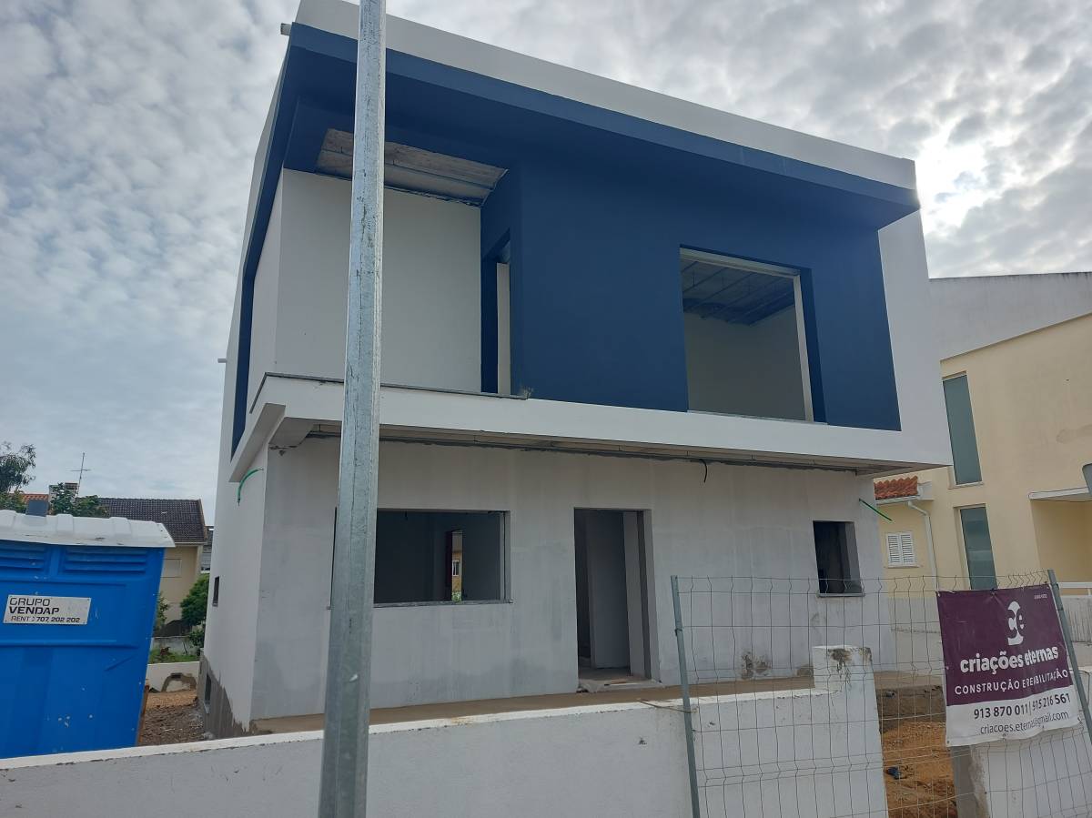 Criacoes eternas unipessoal lda - Almada - Peinture extérieure