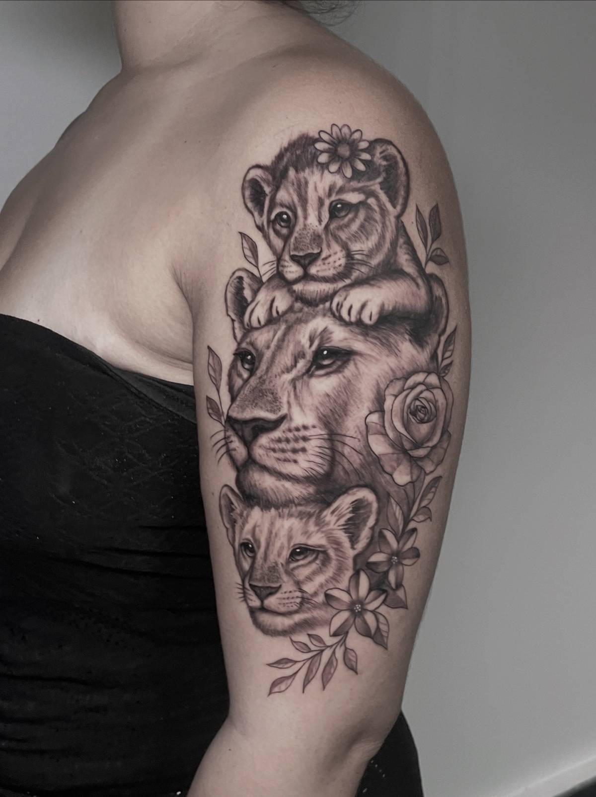 Velhinho Tattoo - Sintra - Tattoo und Piercings