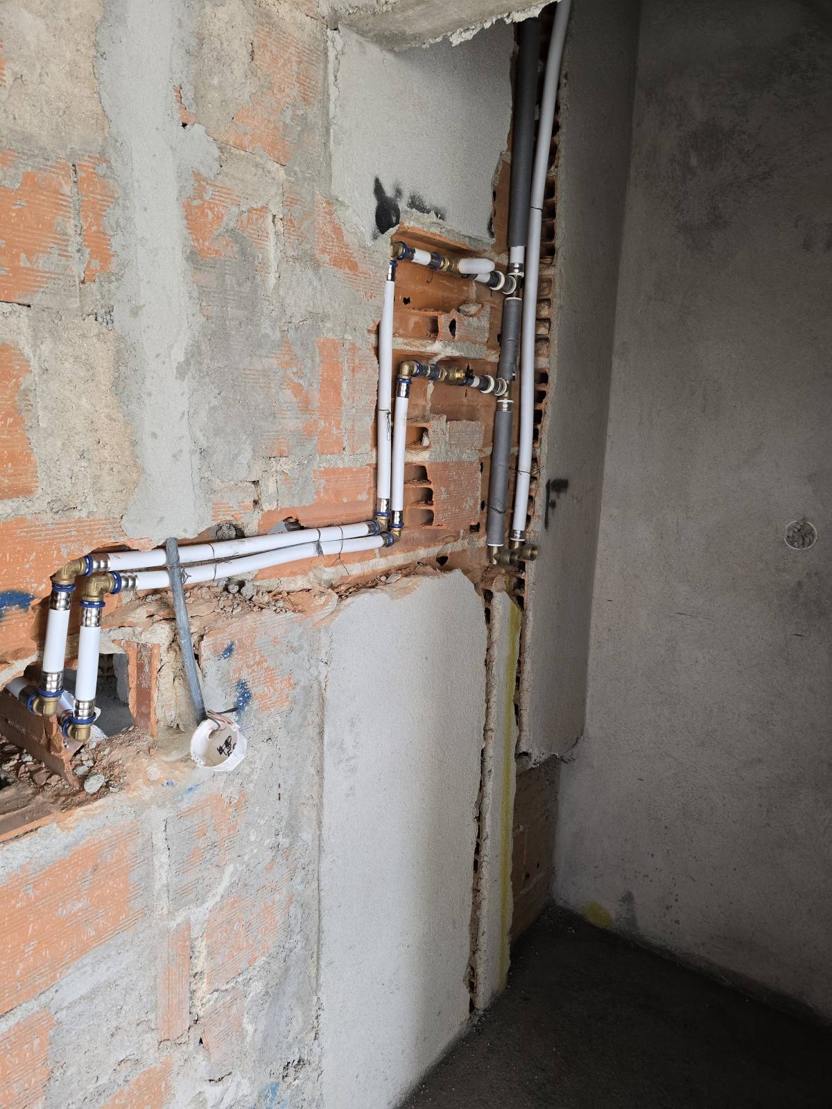 Andrade construções Unipessoal LDA - Palmela - Reparaciones de armarios