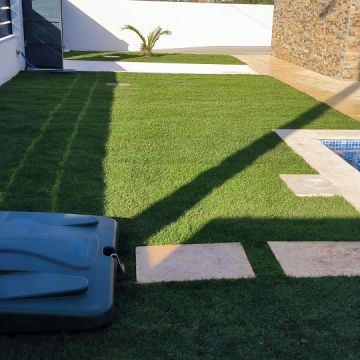Vitor menezes Antônio - Sesimbra - Corte e Aparação de Relvado
