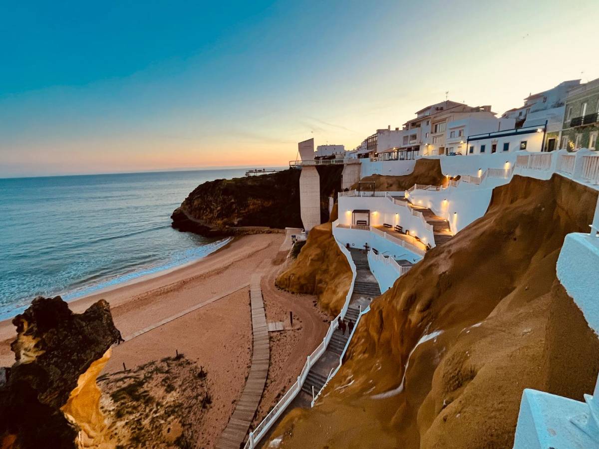 Andre Castro - Albufeira - Real Estate Appraisal