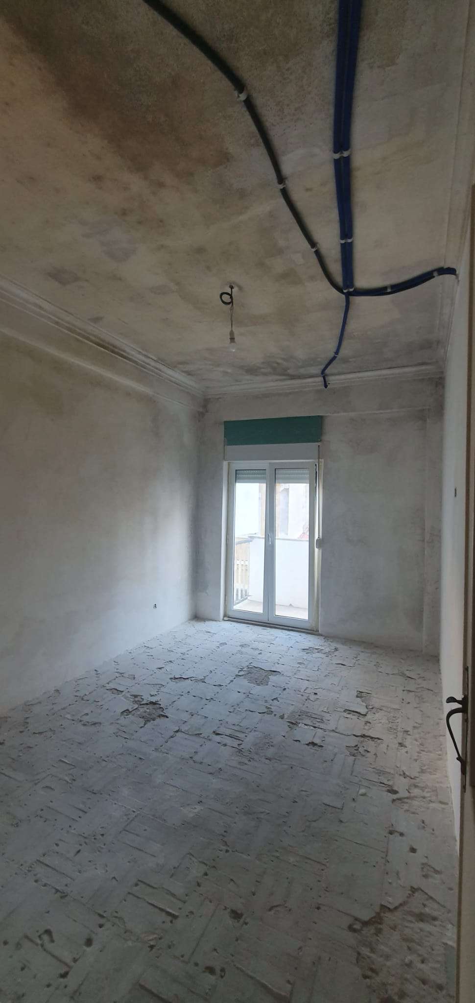 ADRO RENOVATIONS - Cascais - Stone or Tile Flooring Installation