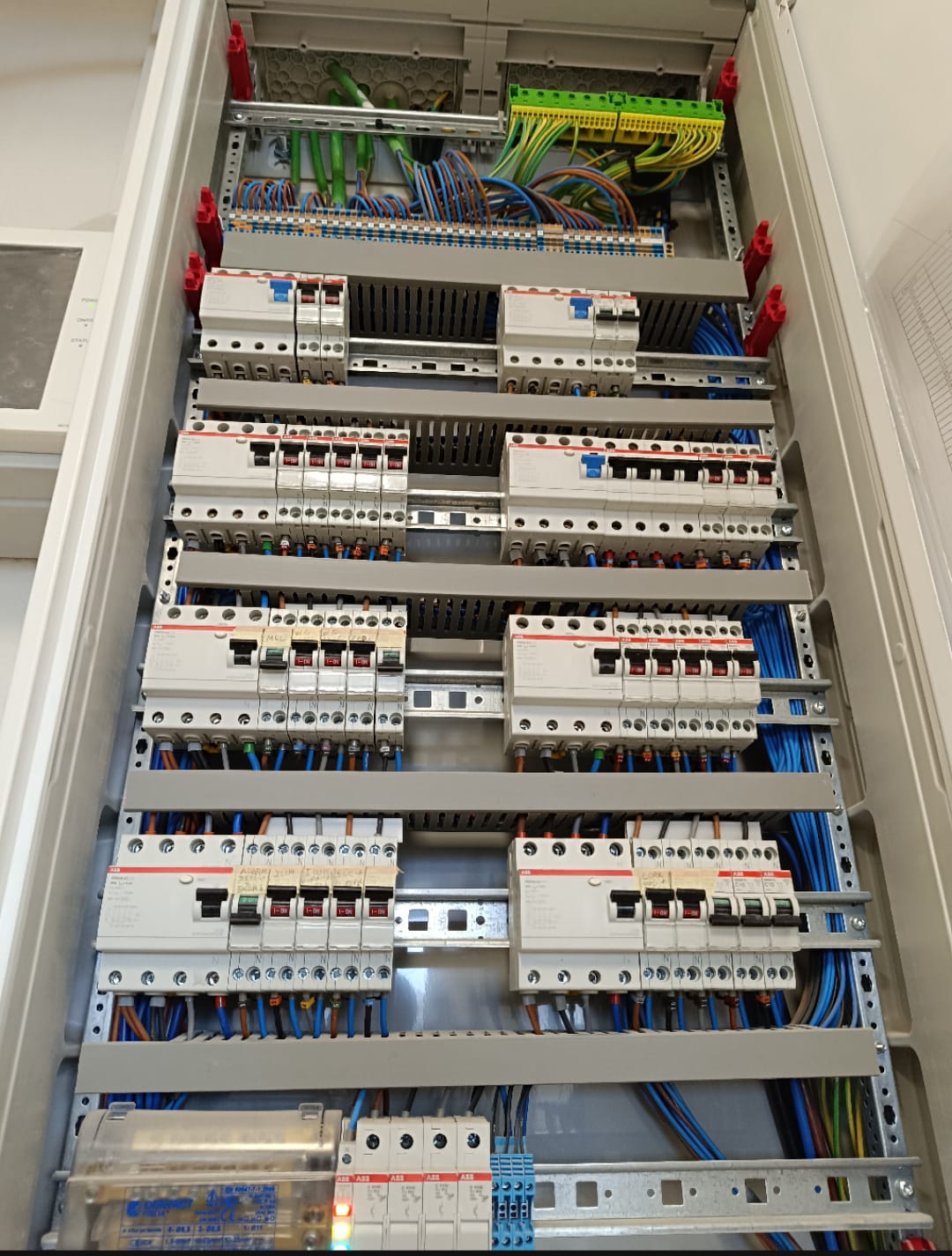 Voltluz Instalações Elétricas - Leiria - Instalación y reparación de porteros automáticos
