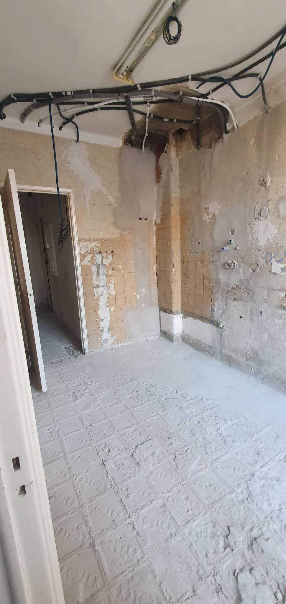 ADRO RENOVATIONS - Cascais - Roof Cleaning