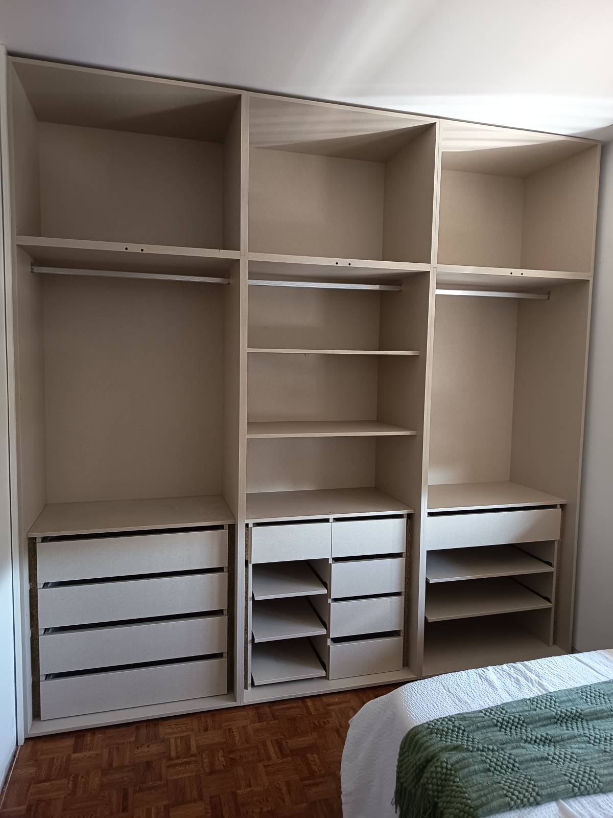 Luís Antunes - Vila Nova de Famalicão - Schrank umbauen