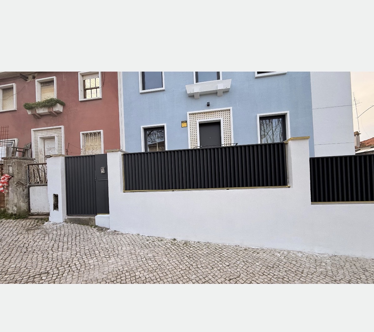 Valter Tavares - Sintra - Instalación de papel pintado