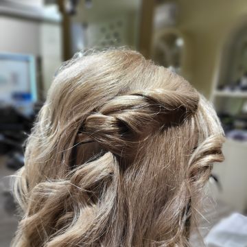 Ariadna - Matosinhos - Hairdressers and Makeup Artists