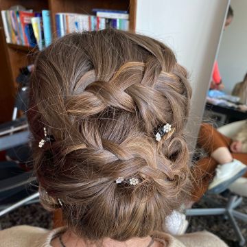 Ariadna - Matosinhos - Hairdressers and Makeup Artists