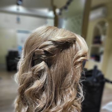 Ariadna - Matosinhos - Hairdressers and Makeup Artists