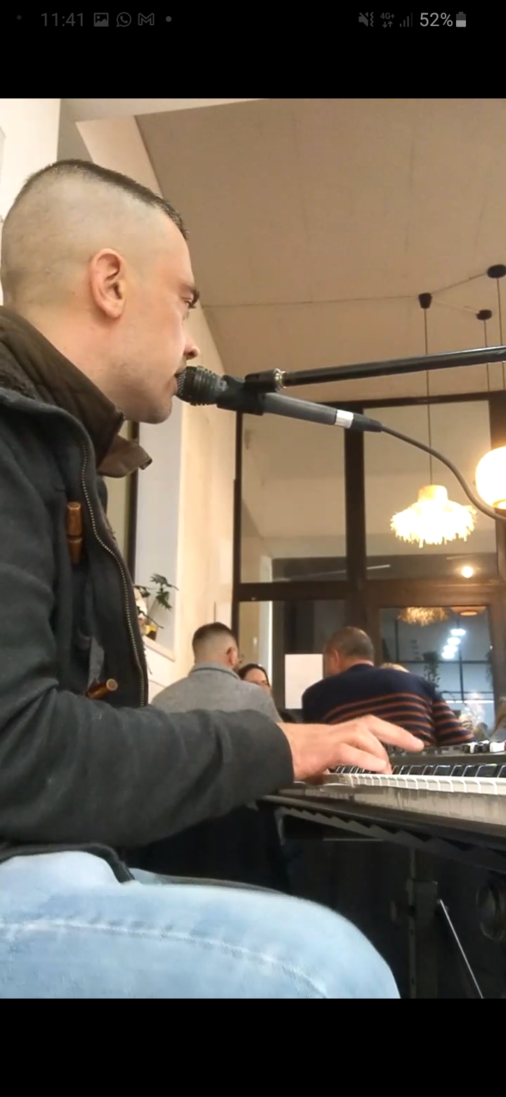Francisco Bello - Lisboa - Solo Musician Entertainment