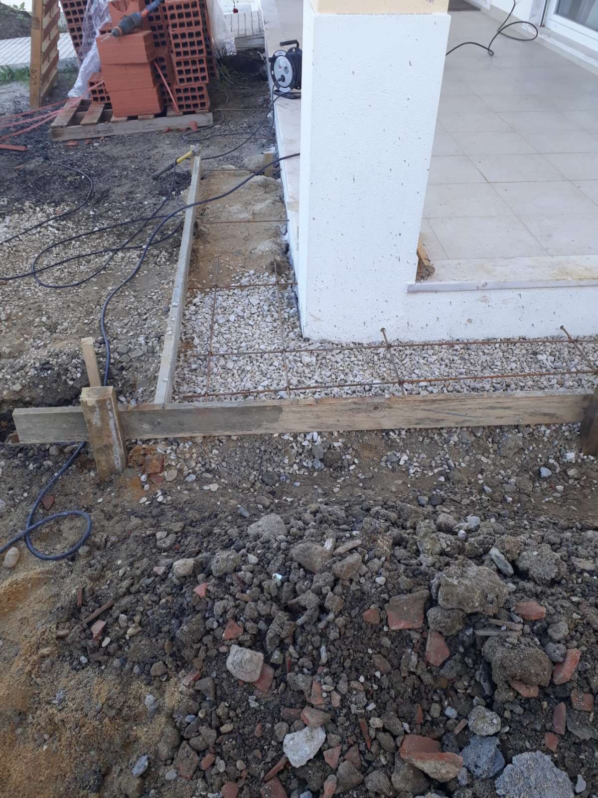 Construtora Davi - Warner Felix - Sintra - Vinyl or Linoleum Repair or Partial Replacement