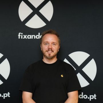 Gonzalo Areta - Oeiras - Fan Installation