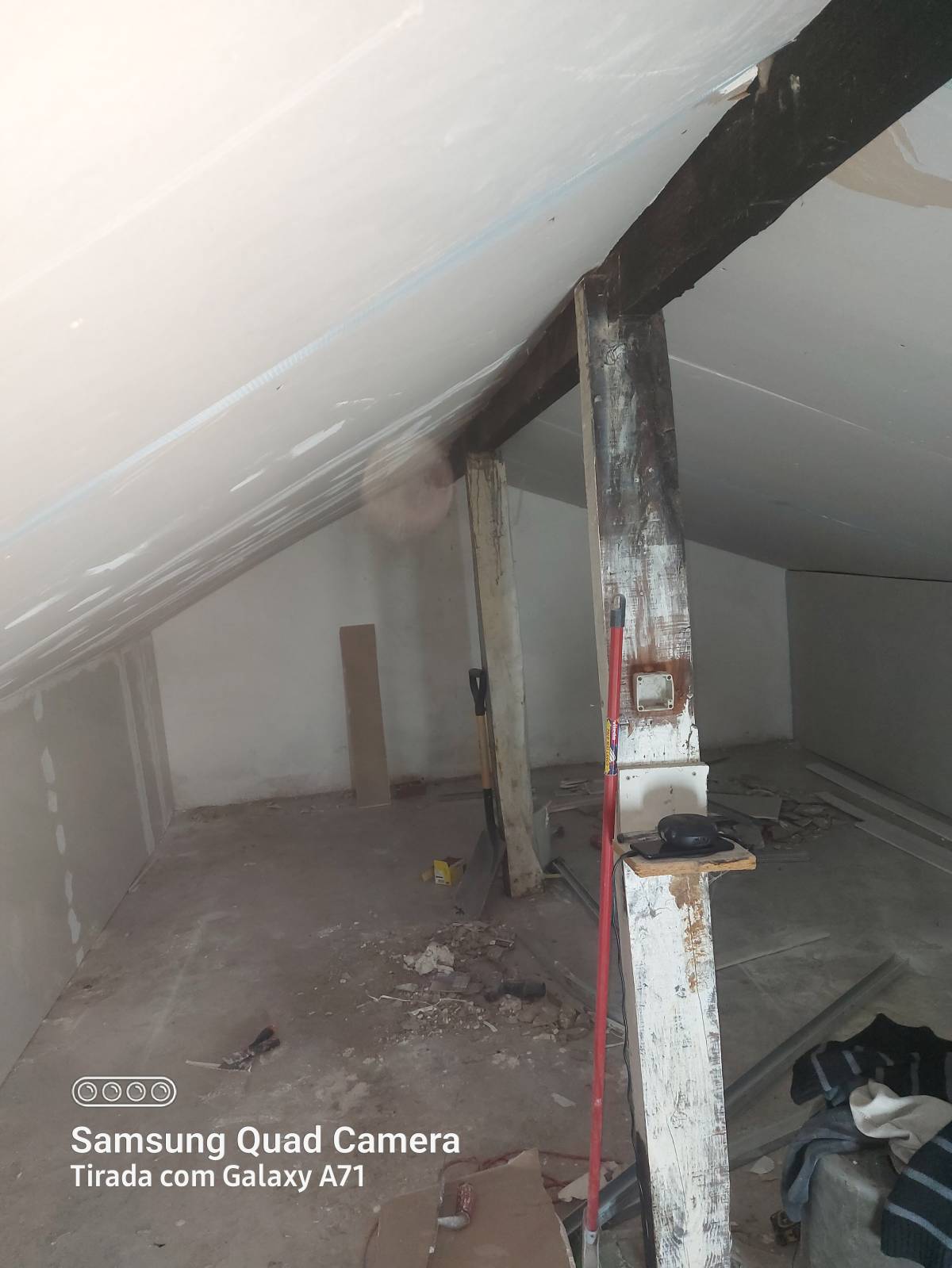 Construções y Remodelações L e F Silva - Felgueiras - Instalação, Reparação ou Remoção de Revestimento de Parede