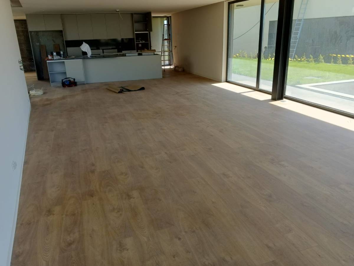 Construção e Remodelação MOJ - Cascais - Roof Installation or Replacement