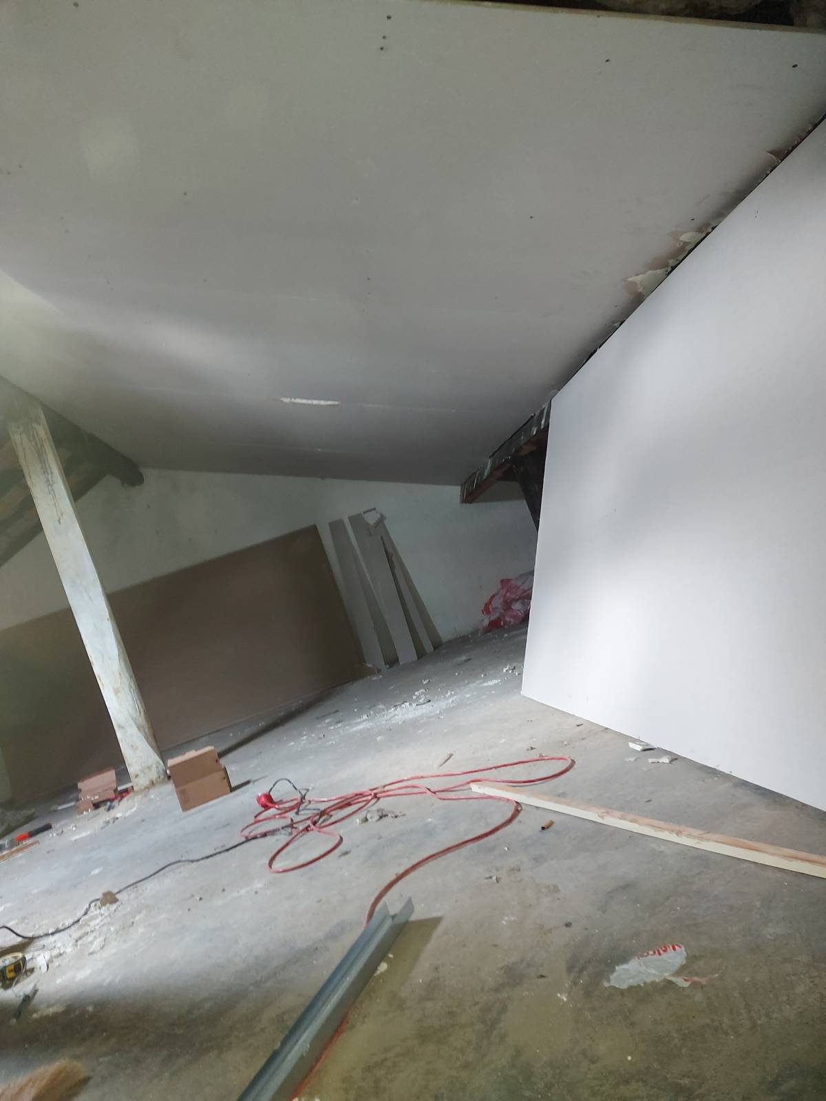 Construções y Remodelações L e F Silva - Felgueiras - Montagem de Equipamento Desportivo