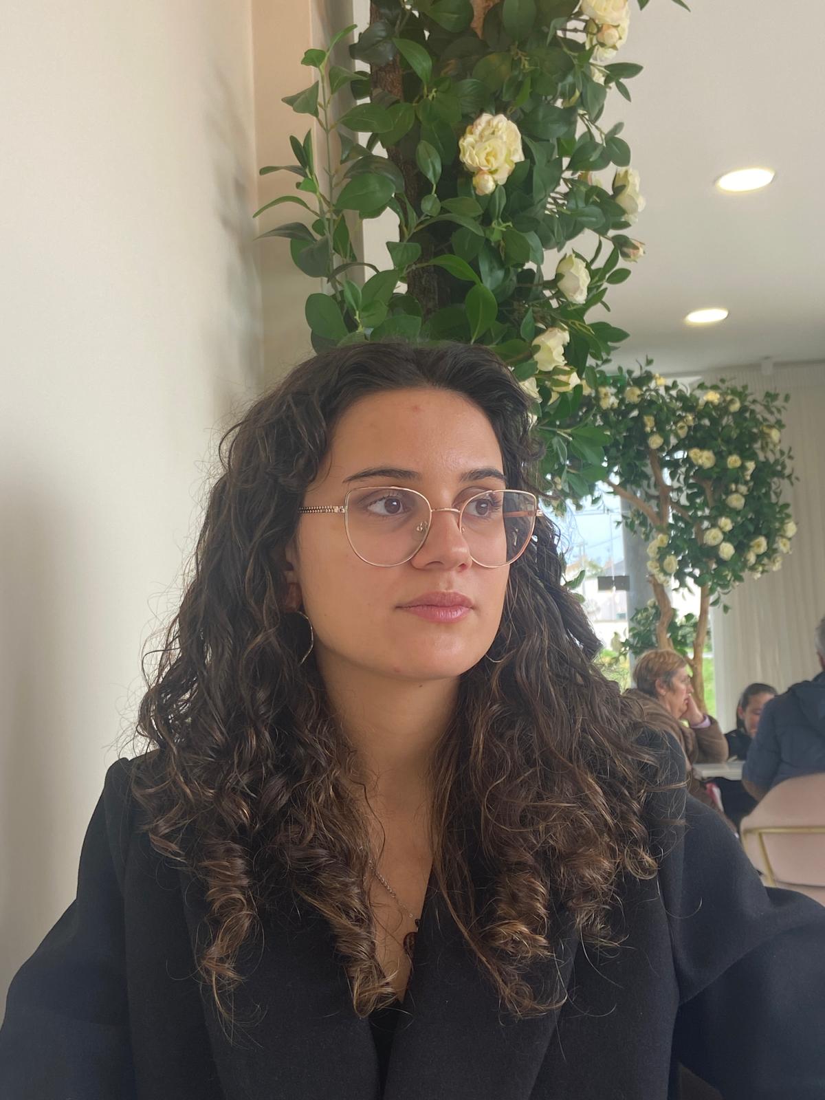 Maria Carneiro - Vizela - Translation