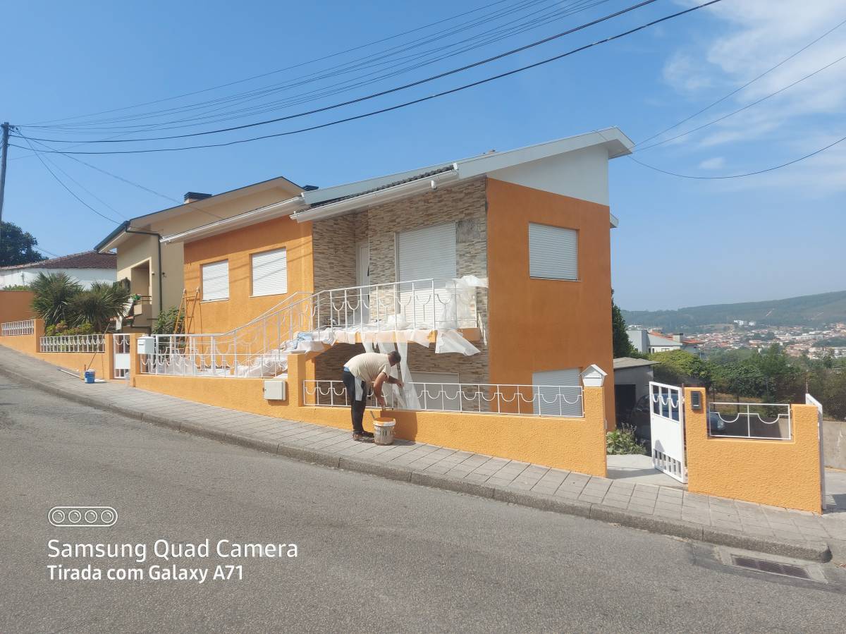 Construções y Remodelações L e F Silva - Felgueiras - Instalação de Escadas