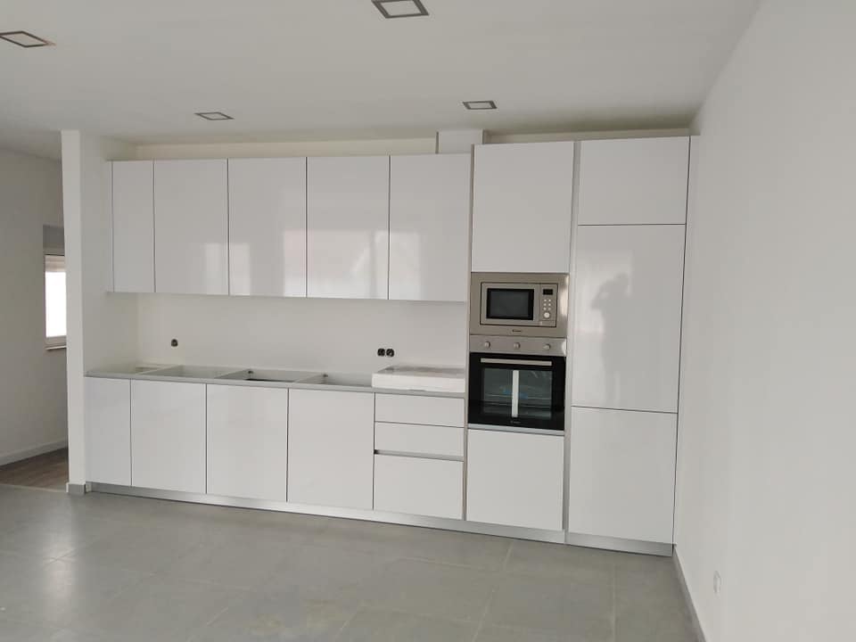 Cozinha Nova - Vila do Conde - Reparação de Porta de Madeira