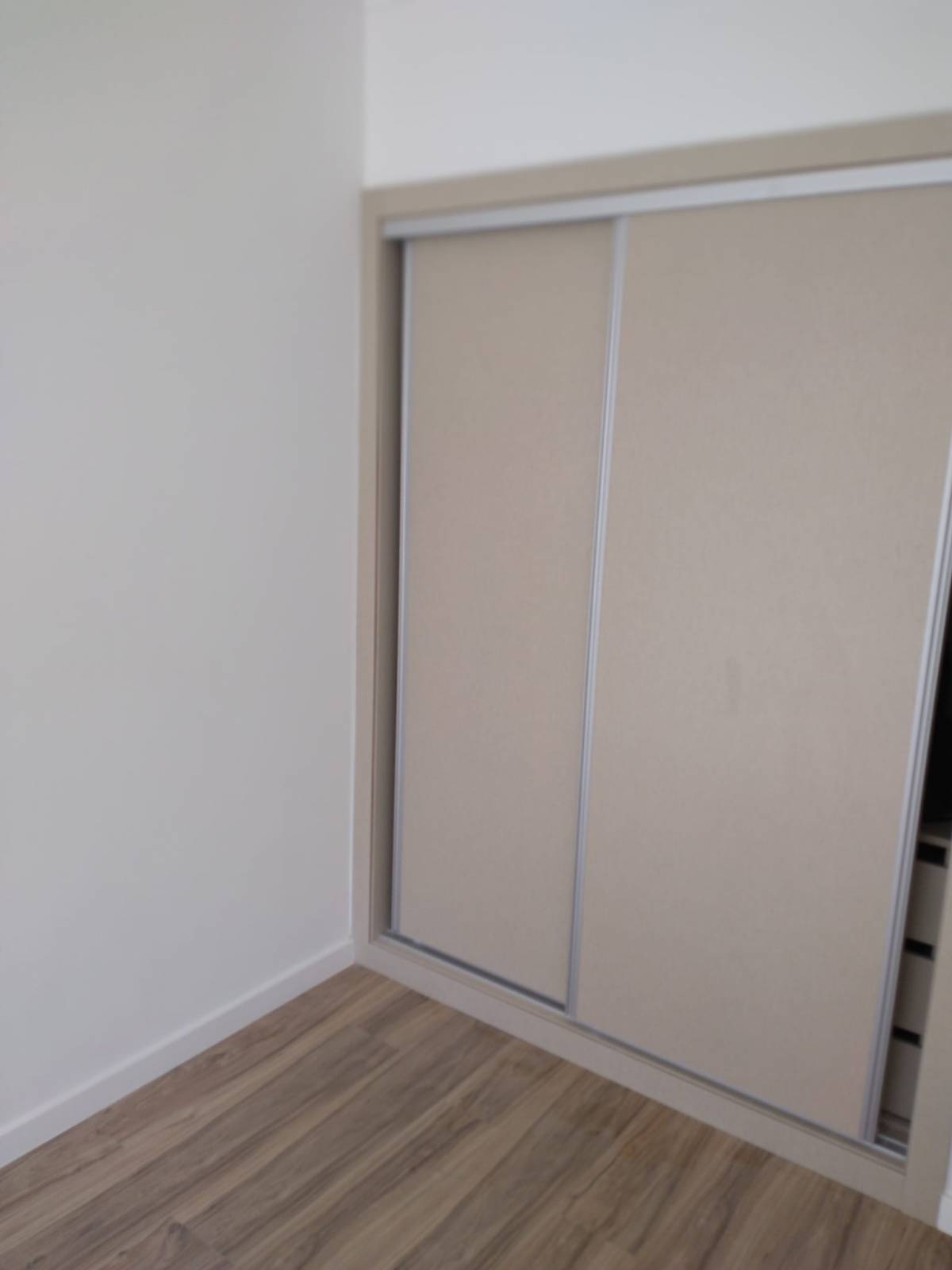 Igor Kurylenko - Sintra - Baseboards
