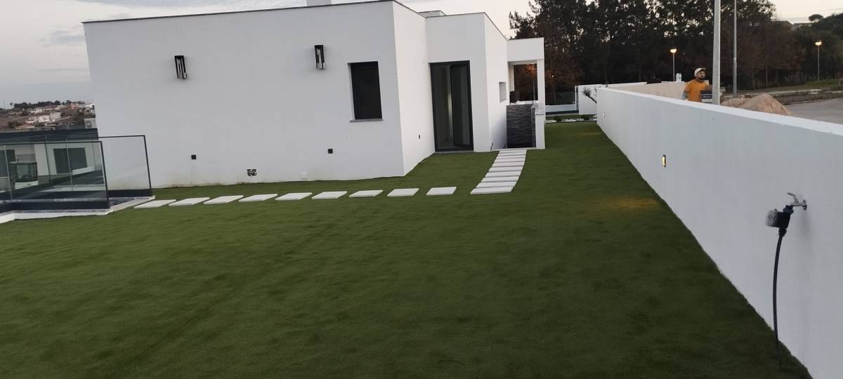 Nilson Sales - Odivelas - Instalação de Relva Artificial
