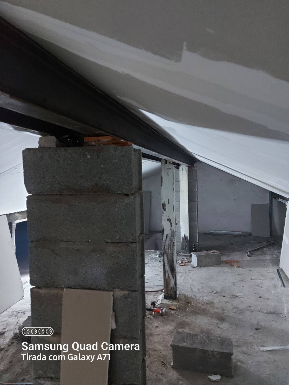 Construções y Remodelações L e F Silva - Felgueiras - Reparação de Corrimão