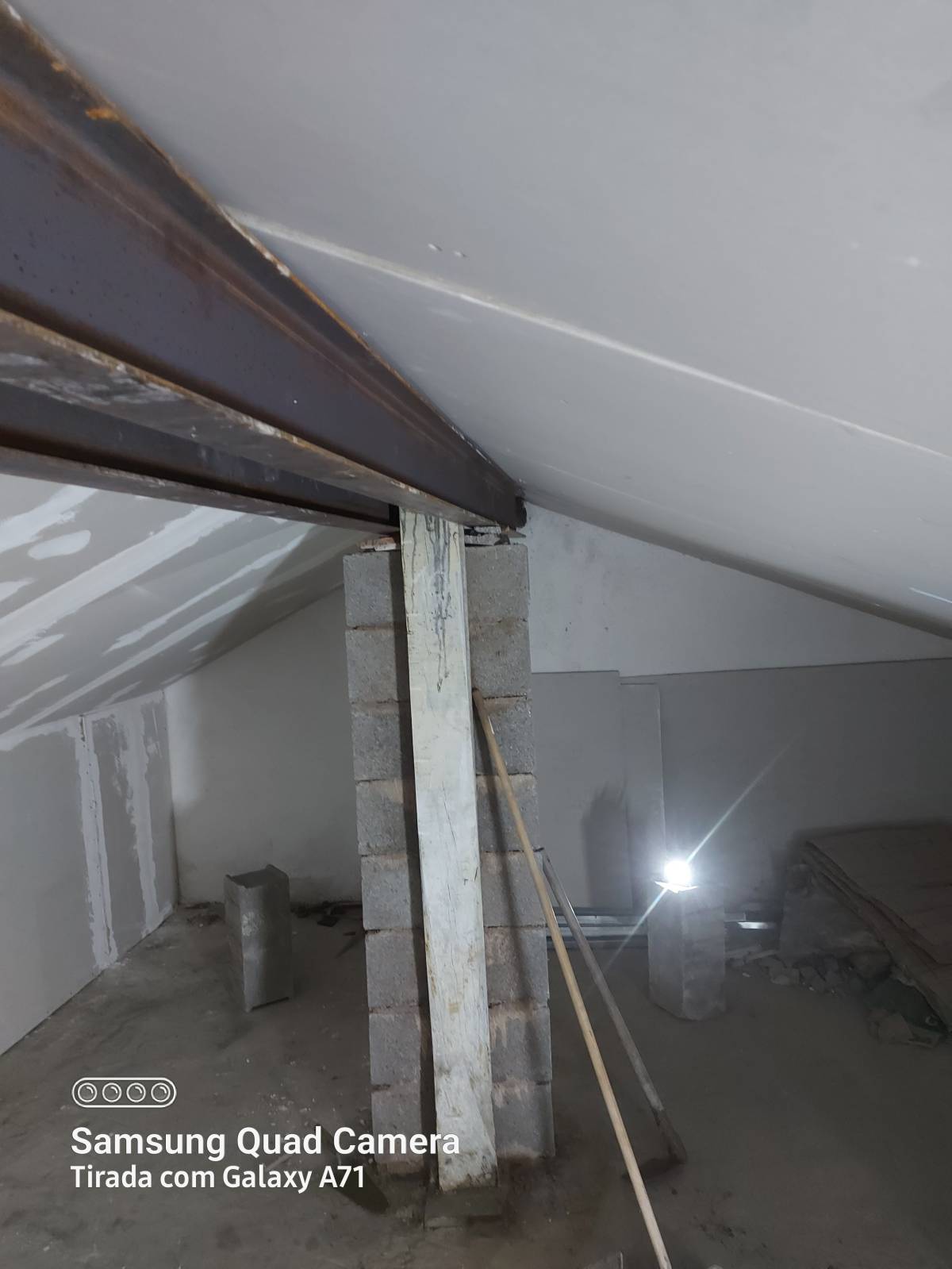 Construções y Remodelações L e F Silva - Felgueiras - Pintura de Móveis
