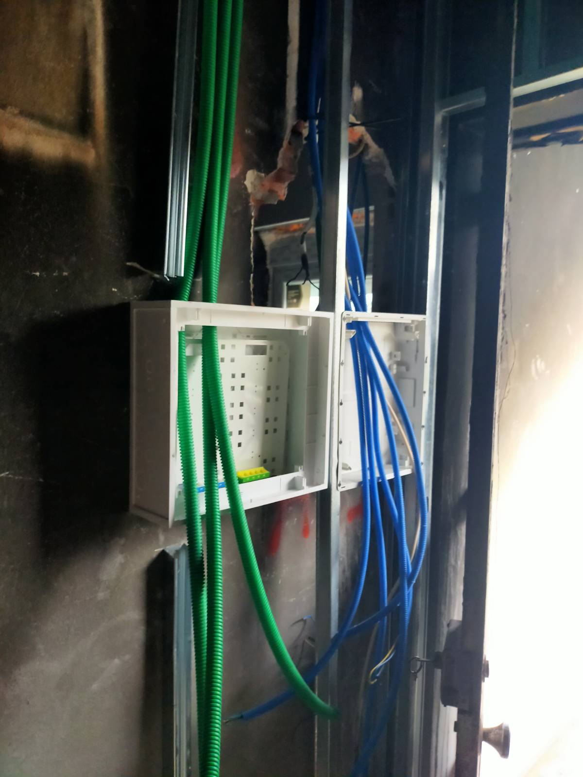Loureiro eletricista e climatização - Valongo - Reparação de Ar Condicionado