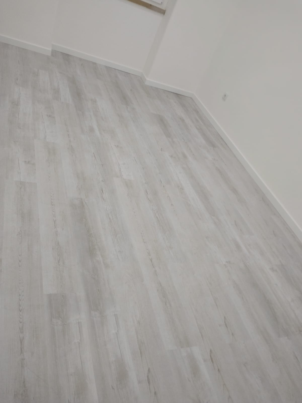 Igor Kurylenko - Sintra - Remodel a Room