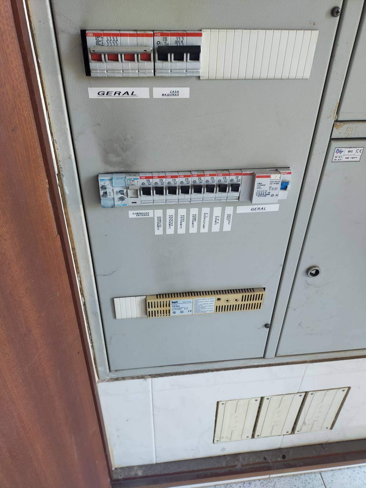Loureiro eletricista e climatização - Valongo - Instalação de Lâmpada