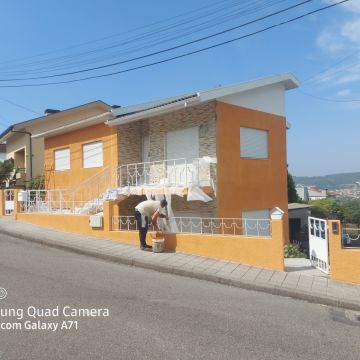 Construções y Remodelações L e F Silva - Felgueiras - Instalação de Escadas